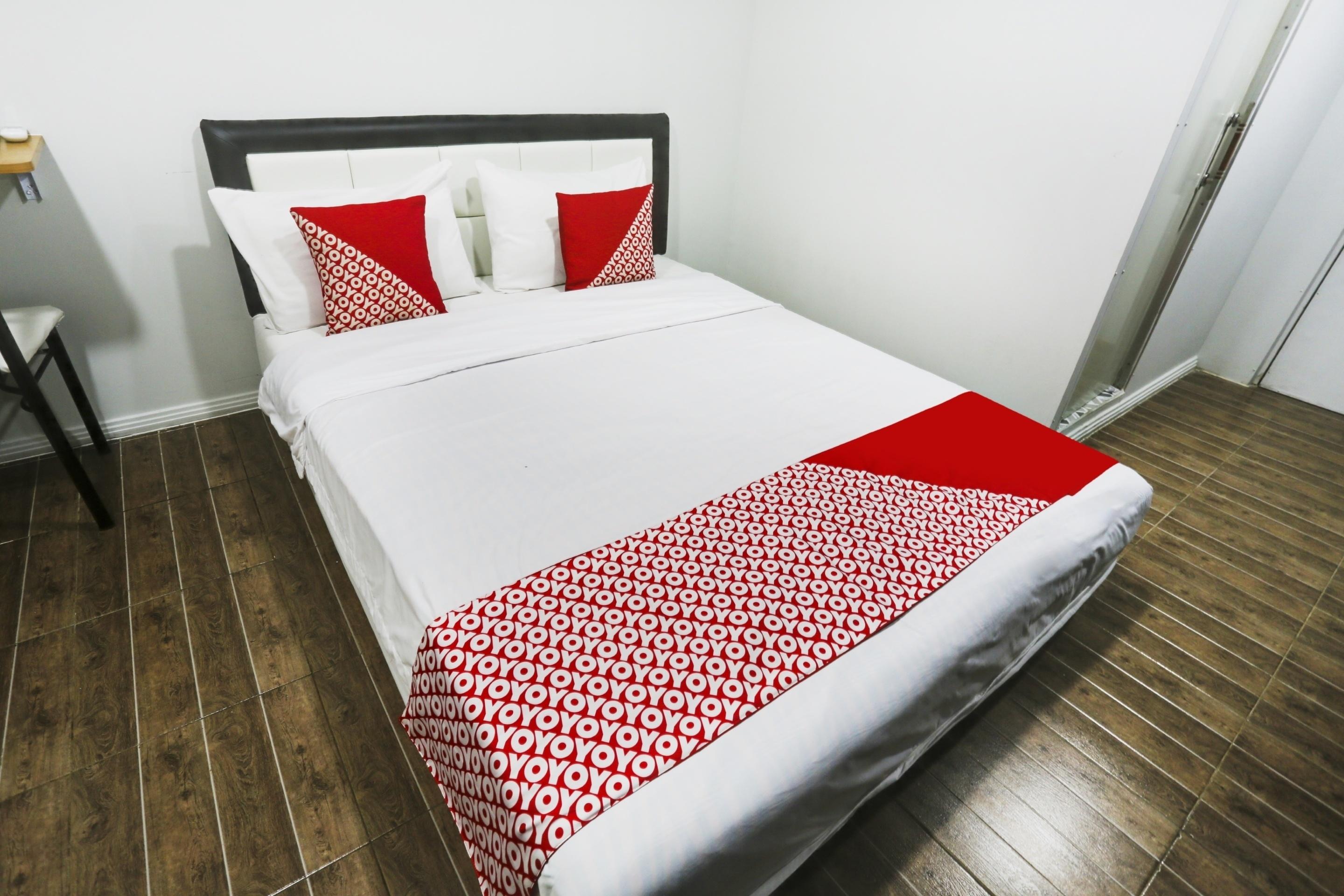 Oyo 3300 Nadjara Syariah Hotel 2*